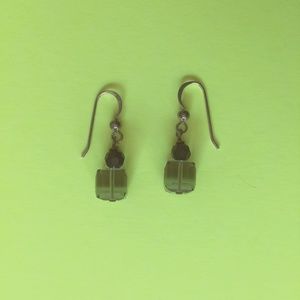 Silver earrings with square stone